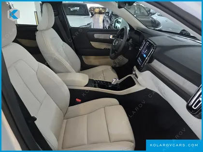 VOLVO XC40 B4 ULTRA BRIGHT