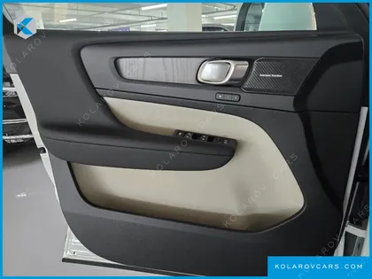 VOLVO XC40 B4 ULTRA BRIGHT