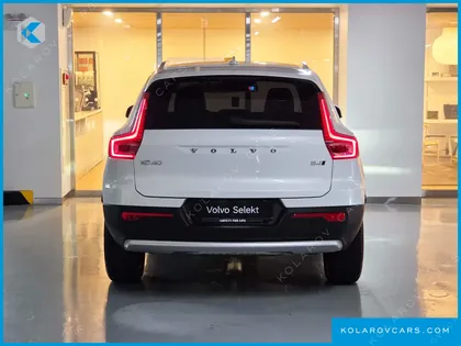 VOLVO XC40 B4 ULTRA BRIGHT