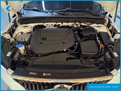 VOLVO XC40 B4 ULTRA BRIGHT