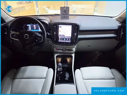 VOLVO XC40 B4 ULTRA BRIGHT