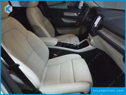 VOLVO XC40 B4 ULTRA BRIGHT