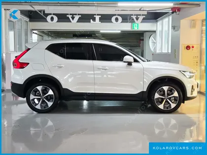 VOLVO XC40 B4 ULTRA BRIGHT