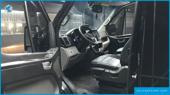 HYUNDAI SOLATI 15-SEATER