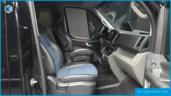 HYUNDAI SOLATI 15-SEATER