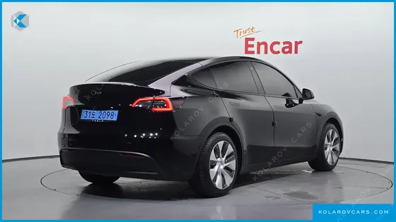 TESLA MODEL Y STANDARD RANGE RWD