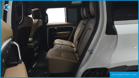 LAND ROVER DEFENDER 110 P300 X-DYNAMIC SE