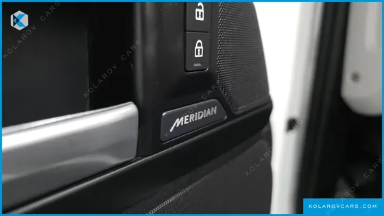 LAND ROVER DEFENDER 110 P300 X-DYNAMIC SE