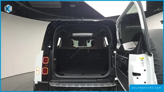 LAND ROVER DEFENDER 110 P300 X-DYNAMIC SE