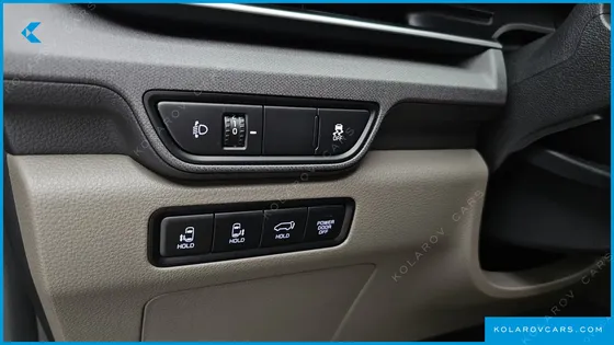 KIA CARNIVAL GASOLINE 9-SEATER NOBLESSE
