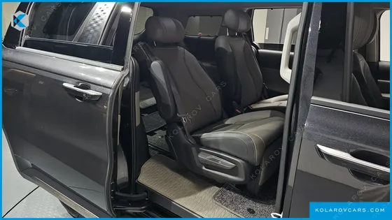 KIA CARNIVAL GASOLINE 7-SEATER NOBLESSE