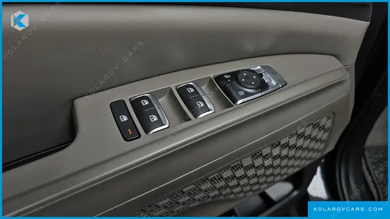 KIA CARNIVAL GASOLINE 7-SEATER NOBLESSE