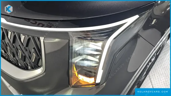 KIA CARNIVAL GASOLINE 7-SEATER NOBLESSE