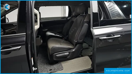 KIA CARNIVAL GASOLINE 7-SEATER NOBLESSE