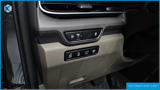 KIA CARNIVAL GASOLINE 7-SEATER NOBLESSE