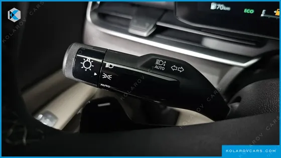 KIA CARNIVAL GASOLINE 7-SEATER NOBLESSE
