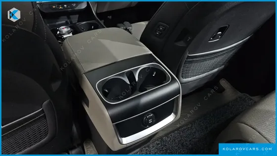 KIA CARNIVAL GASOLINE 7-SEATER NOBLESSE