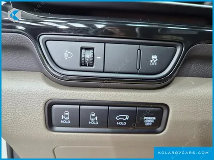 KIA CARNIVAL DIESEL 9-SEATER SIGNATURE