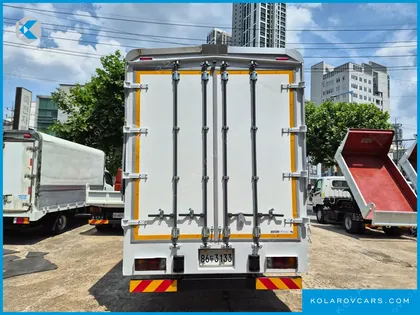 HYUNDAI MEGA TRUCK GOLD