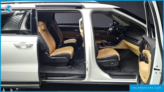 KIA CARNIVAL DIESEL 9-SEATER SIGNATURE