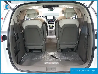 KIA CARNIVAL GASOLINE 9-SEATER HI-LIMOUSINE