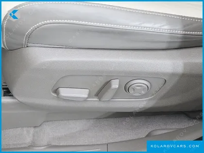 KIA CARNIVAL GASOLINE 9-SEATER HI-LIMOUSINE
