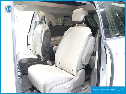 KIA CARNIVAL GASOLINE 9-SEATER HI-LIMOUSINE