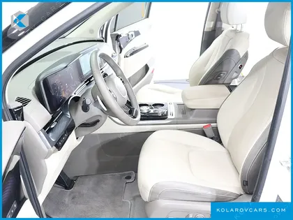 KIA CARNIVAL GASOLINE 9-SEATER HI-LIMOUSINE