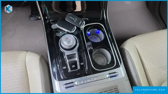 KIA CARNIVAL GASOLINE 7-SEATER HI-LIMOUSINE