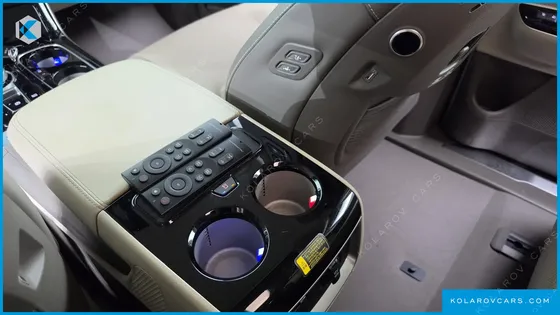 KIA CARNIVAL GASOLINE 7-SEATER HI-LIMOUSINE