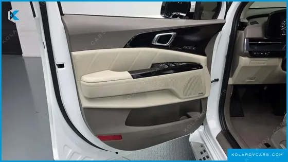 KIA CARNIVAL GASOLINE 7-SEATER HI-LIMOUSINE