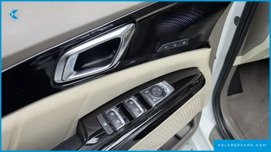 KIA CARNIVAL GASOLINE 7-SEATER HI-LIMOUSINE