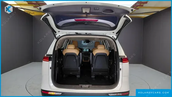 KIA CARNIVAL DIESEL 9-SEATER NOBLESSE