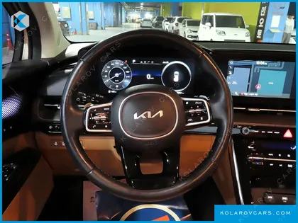 KIA CARNIVAL DIESEL 9-SEATER SIGNATURE