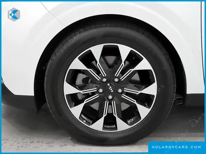 KIA CARNIVAL DIESEL 9-SEATER SIGNATURE