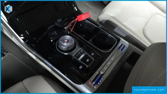 KIA CARNIVAL GASOLINE 7-SEATER SIGNATURE