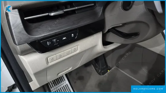 KIA CARNIVAL GASOLINE 7-SEATER SIGNATURE