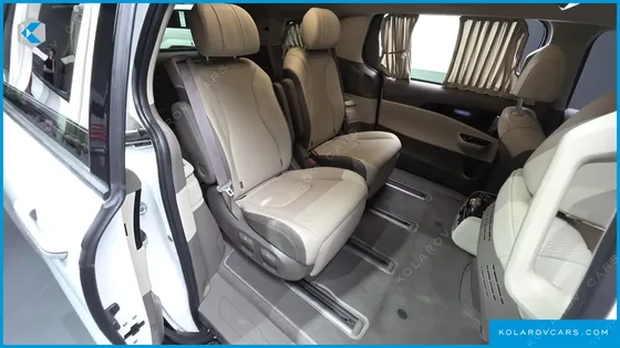 KIA CARNIVAL GASOLINE 7-SEATER HI-LIMOUSINE