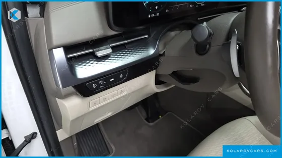 KIA CARNIVAL GASOLINE 7-SEATER HI-LIMOUSINE