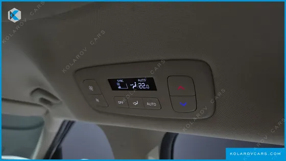 KIA CARNIVAL GASOLINE 7-SEATER HI-LIMOUSINE