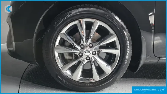 KIA CARNIVAL 9-SEATER NOBLESSE SPECIAL