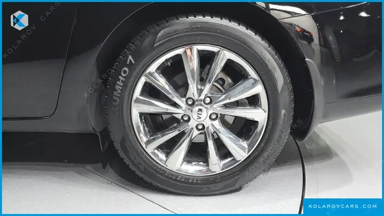 KIA CARNIVAL 9-SEATER NOBLESSE SPECIAL