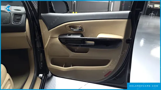 KIA CARNIVAL 9-SEATER NOBLESSE SPECIAL