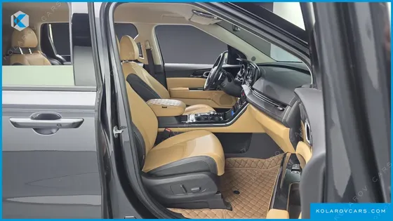 KIA CARNIVAL DIESEL 7-SEATER OUTDOOR