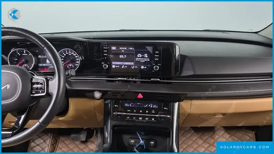 KIA CARNIVAL DIESEL 7-SEATER OUTDOOR
