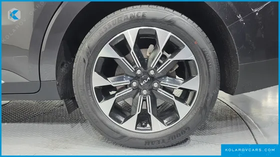 KIA CARNIVAL DIESEL 7-SEATER OUTDOOR