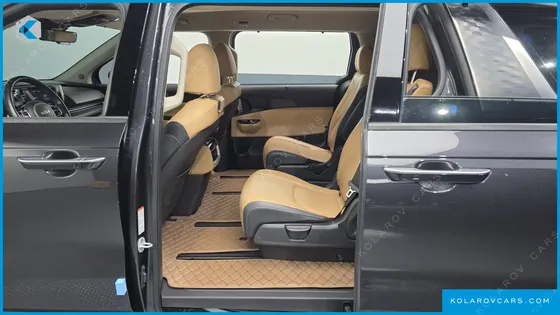 KIA CARNIVAL DIESEL 7-SEATER OUTDOOR