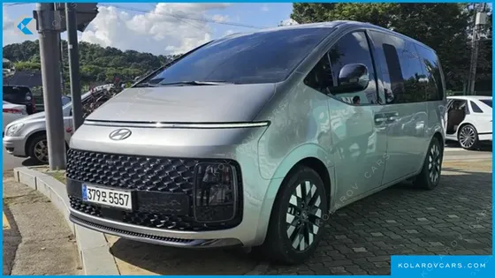 HYUNDAI STARIA LOUNGE 9-SEATER