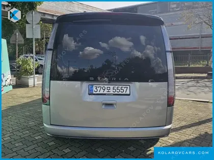 HYUNDAI STARIA LOUNGE 9-SEATER