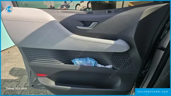 HYUNDAI STARIA LOUNGE 9-SEATER